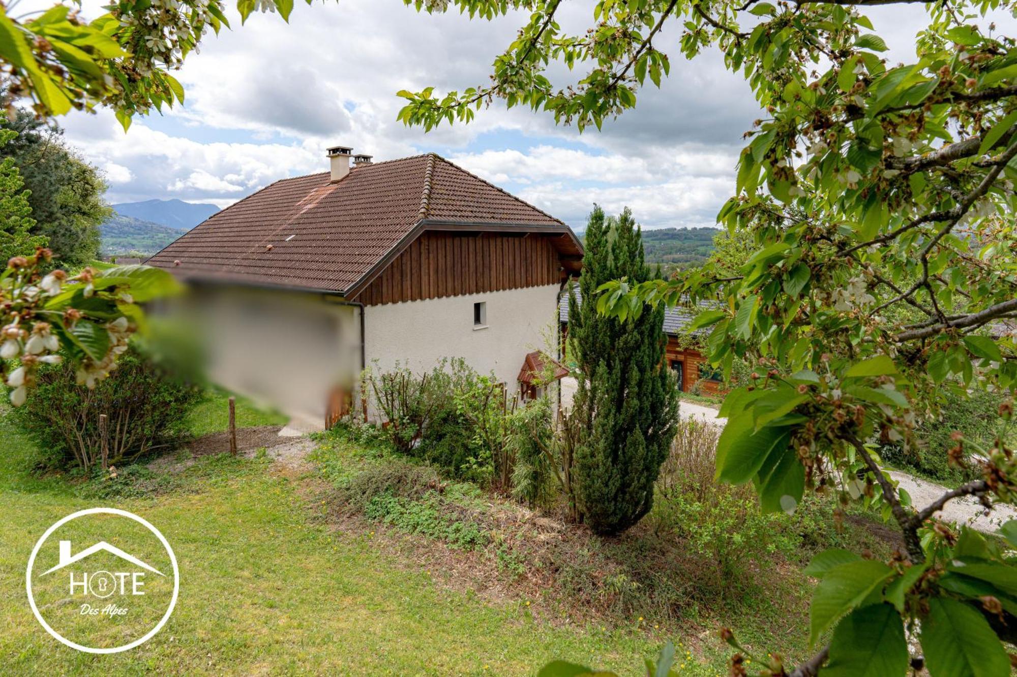 Entre Lacs Et Montagnes-jardin-wifi * Gruffy